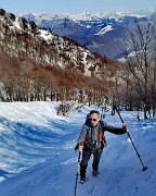 28 Accostiamo a lato del ripido canalino seguendo traccia per escursionisti